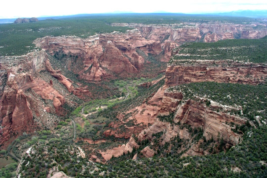 The dramatic sandstone cliffs of Canyon de Chelly in Colorado